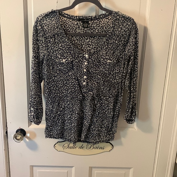 Lightweight black and white top - Picture 1 of 5